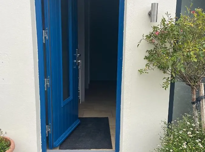 The Blue Door كاهيرسيفين